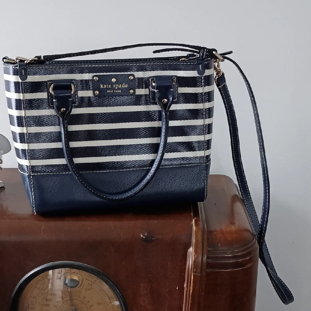 ♠️ Kate Spade Navy and White Striped Women's Bag - Picture 4 of 8